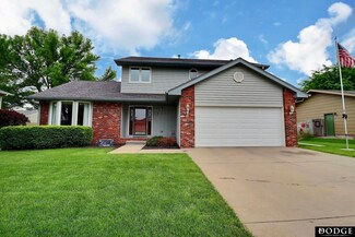 2511 Parkview Dr, Fremont, NE 68025