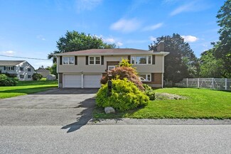 11 Randall Dr, Burlington, MA 01803