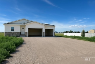 102 N Stocktrail Dr, Idaho Falls, WY 83041