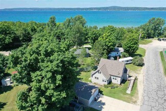 1233 Rice St, Petoskey, MI 49770