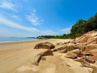 239 Summer St, Manchester, MA 01944