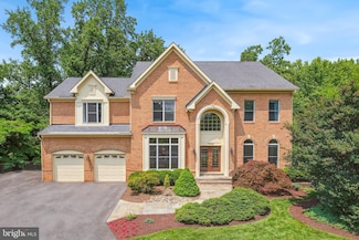 7909 Paloma Ct, Bethesda, MD 20817