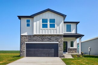 1069 NW Macarthur Ln, Waukee, IA 50263