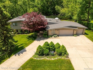 30239 Hickory Ln, Franklin, MI 48025