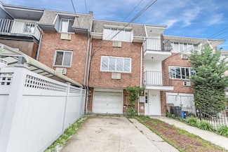 84-124 Austin St, Kew Gardens, NY 11415