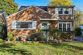 160 Wood Rd, Rochester, NY 14626