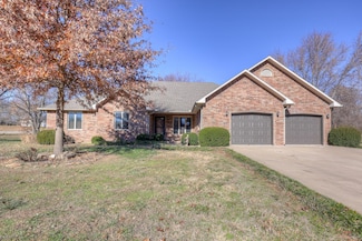 1813 Shannon Dr, Carthage, MO 64836
