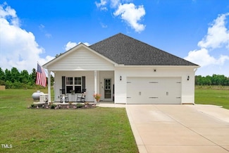 607 Laurel Lake Rd, Salemburg, NC 28385