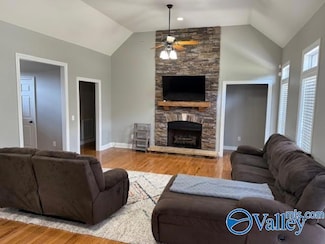 226 Twin Lakes Dr, New Market, AL 35761