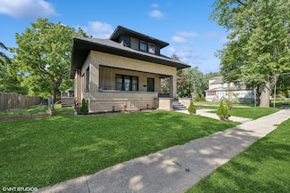 306 E Diggins St, Harvard, IL 60033
