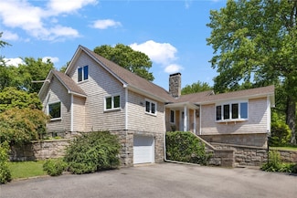 39 Highland Ave, Narragansett, RI 02882