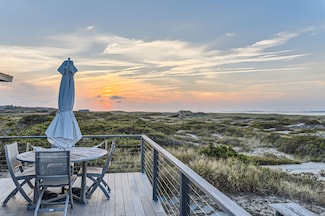 29 Oxcart Rd, Aquinnah, MA 02535