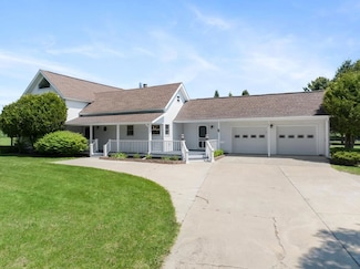 9190 Burgess Rd, Charlevoix, MI 49720