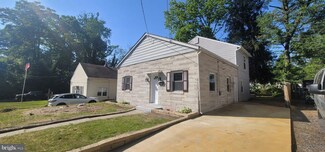 169 Silver Lake Dr, Clementon, NJ 08021
