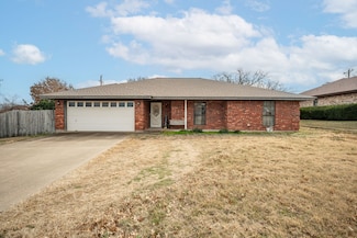 130 Ben Hogan Dr, Stephenville, TX 76401