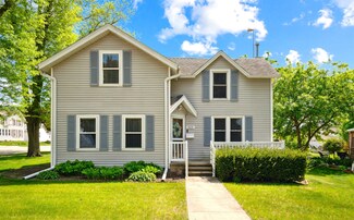 523 4th Ave SE, Dyersville, IA 52040