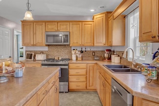 37 Birchwood Ln, Bowdoinham, ME 04008