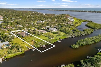 1415 Bayshore Dr, Englewood, FL 34223