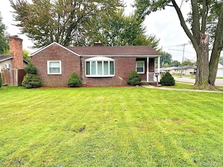 16850 Martin Rd, Roseville, MI 48066
