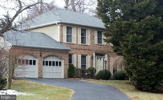 7985 Foxmoor Dr, Dunn Loring, VA 22027