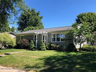 104 Howell St, Grand Ledge, MI 48837