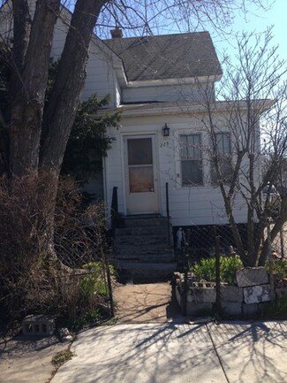 225 S West St, Waukegan, IL 60085