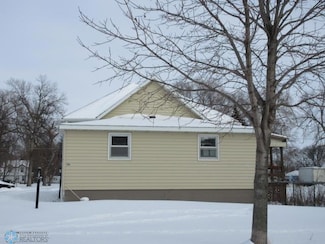 205 1st St N, Fairmount, ND 58030