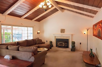 96 Meadowbrook Dr, Ukiah, CA 95482