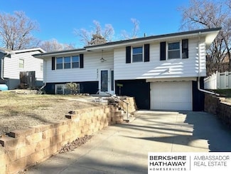 6827 N 63rd St, Omaha, NE 68152