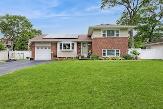 27 Schuyler Dr, ComMacK, NY 11725