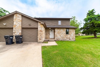 201 Briarcrest Ct, Columbia, MO 65203