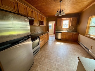 201 S Carver St, Winthrop, MN 55396