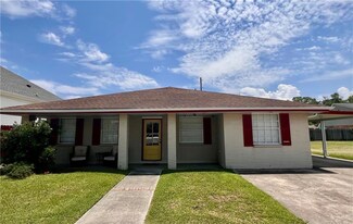 3013 Veronica Dr, Chalmette, LA 70043