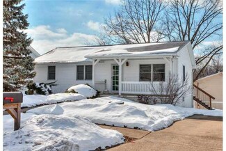 620 N 9th St, Carlisle, IA 50047