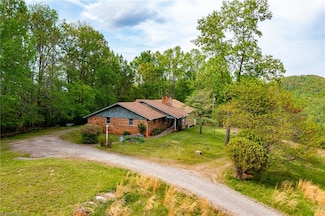 2252 E Brocktown Rd, Moravian Falls, NC 28654