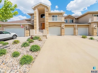 5918 S Grand Lodge Place, Sioux Falls, SD 57108