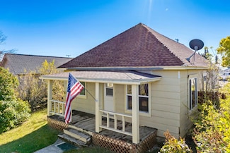 210 3rd Ave N, Stanford, MT 59479