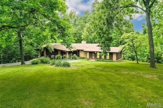 138 Greentrails Dr S, Chesterfield, MO 63017