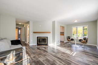 5560 Forest Lake Dr, Prospect, KY 40059