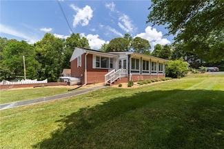 304 W Main St, Jamestown, NC 27282