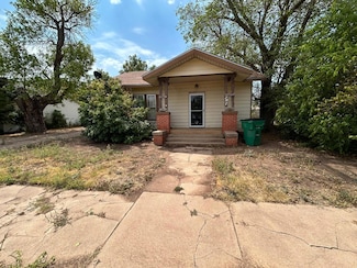 707 W 4th St, Quanah, TX 79252