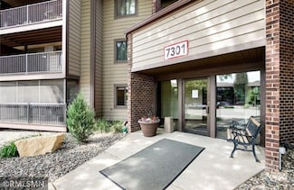 7301 W 101st St Unit 312, Bloomington, MN 55438