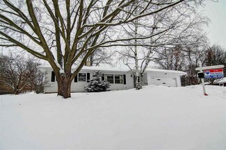 215 Knoll Ct, Deerfield, WI 53531