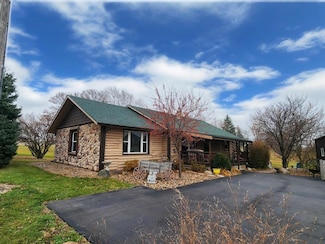 21450 490th St, Chariton, IA 50049