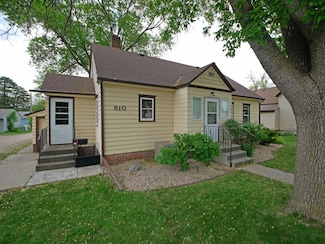 810 Chandler Ave N, Glencoe, MN 55336