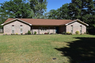 120 Donniebrook Dr, Palestine, TX 75803