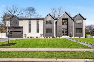 75 Susan Dr, Closter, NJ 07624