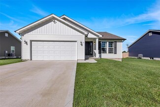 405 N 3rd St, New Florence, MO 63363
