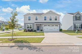 5105 Rustling Pines Ct, Charlotte, NC 28215