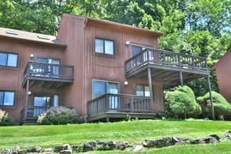 3 Deer Valley Ln, Vernon, NJ 07462